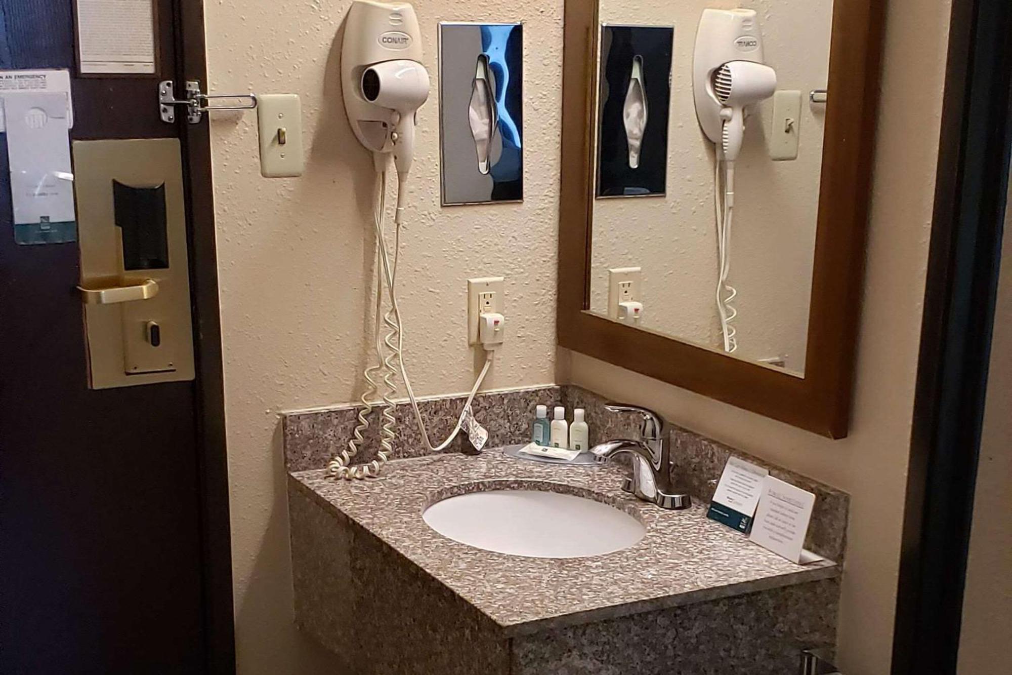 Quality Inn Dfw Airport North - Ървинг Екстериор снимка